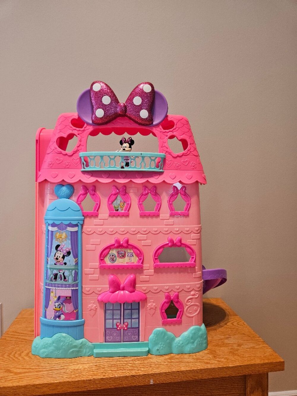 Minnie's Bowtel Hotel Play Set-Disney Junior